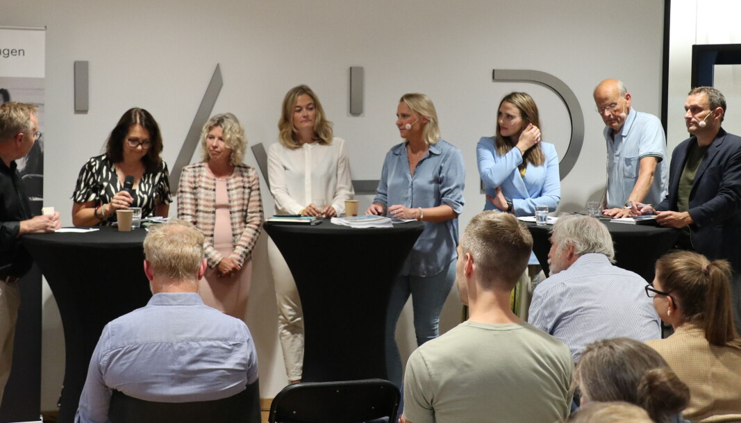 Fra v. debattleder John Arne Markussen, Reidun Kjelling Nybø, Kirsten Bleskestad, Adele Mestad, Maria Aasen-Svensrud, Ingvild Thorsvik, Michael Tetzschner og Arild Hermstad. Fra v. debattleder John Arne Markussen, Reidun Kjelling Nybø, Kirsten Bleskestad, Adele Mestad, Maria Aasen-Svensrud, Ingvild Thorsvik, Michael Tetzschner og Arild Hermstad.