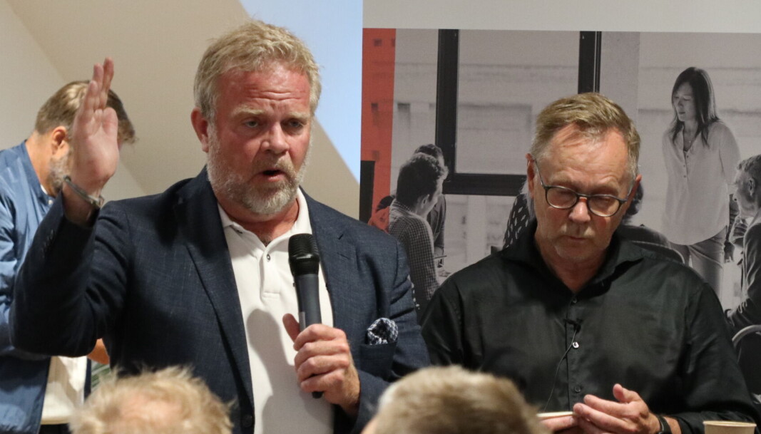 - Advokatforeningen introduserte begrepet rettsstatspolitikk for noen år siden, sa leder Jon Wessel-Aas. Her med debattleder John Arne Markussen. - Advokatforeningen introduserte begrepet rettsstatspolitikk for noen år siden, sa leder Jon Wessel-Aas. Her med debattleder John Arne Markussen.