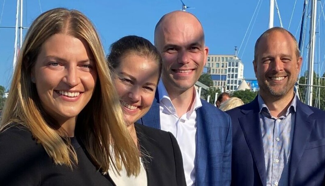 Ivana Filipovic, Mari Reitzel Bjerke, Pål Martin Abell og Aksel S. Tannum arrangerte debatt ombord i el-fergen Legacy of the fjords i Arendal. Ivana Filipovic, Mari Reitzel Bjerke, Pål Martin Abell og Aksel S. Tannum arrangerte debatt ombord i el-fergen Legacy of the fjords i Arendal.