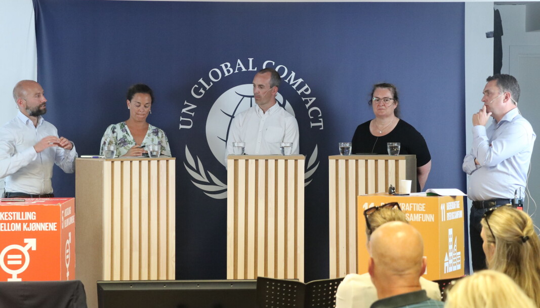 Jostein Kobbeltvedt, Liv Dingsør, Christoffer Bjørnum og Liv Monica Stubholt. Selmper-partner Stian Berger Røsland (t.h) ledet samtalen. Jostein Kobbeltvedt, Liv Dingsør, Christoffer Bjørnum og Liv Monica Stubholt. Selmper-partner Stian Berger Røsland (t.h) ledet samtalen.