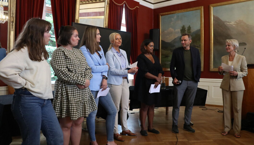 Liv Müller Smith-Sivertsen, Emma Erlandsen, Ingvild Thorsvik, Mirell Høyer, Kamzy Gunaratnam, Arild Hermstad og Merete Smith. Liv Müller Smith-Sivertsen, Emma Erlandsen, Ingvild Thorsvik, Mirell Høyer, Kamzy Gunaratnam, Arild Hermstad og Merete Smith.