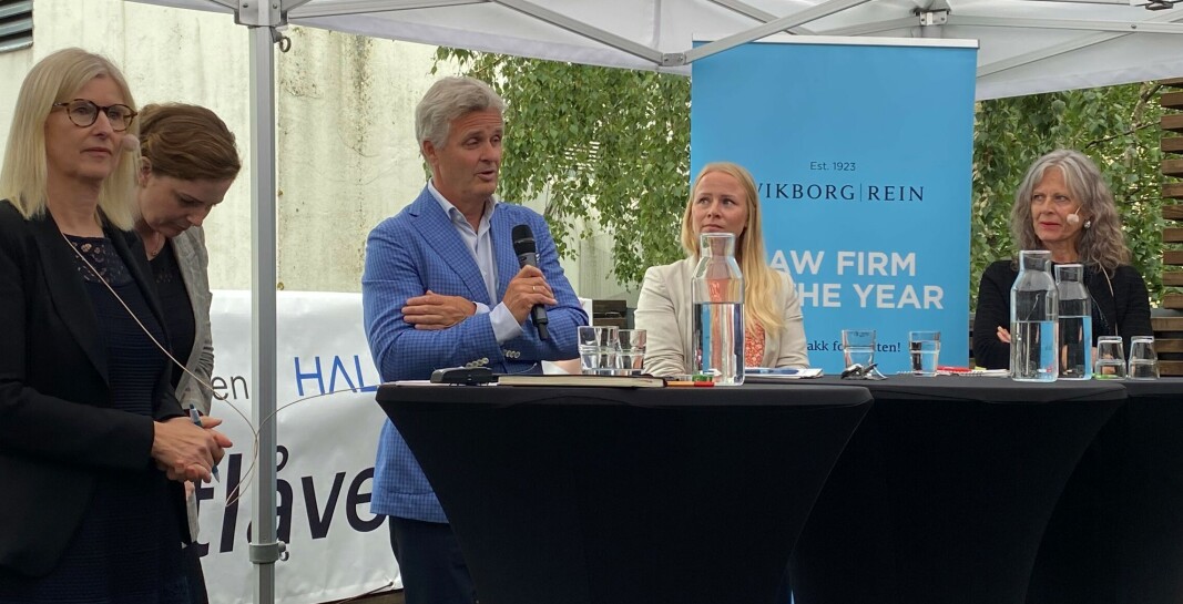 Elisabeth Roscher, Tine Vigmostad, Martin Sørby, Ingvild Høgenes Nilsen og Gro Halm diskuterte sanksjoner i regi av Wikborg Rein. Elisabeth Roscher, Tine Vigmostad, Martin Sørby, Ingvild Høgenes Nilsen og Gro Halm diskuterte sanksjoner i regi av Wikborg Rein.