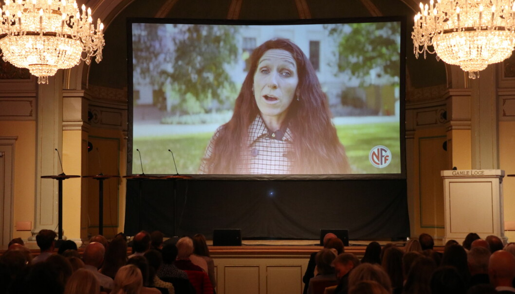 Lise Klaveness takket for prisen med innspilt video.