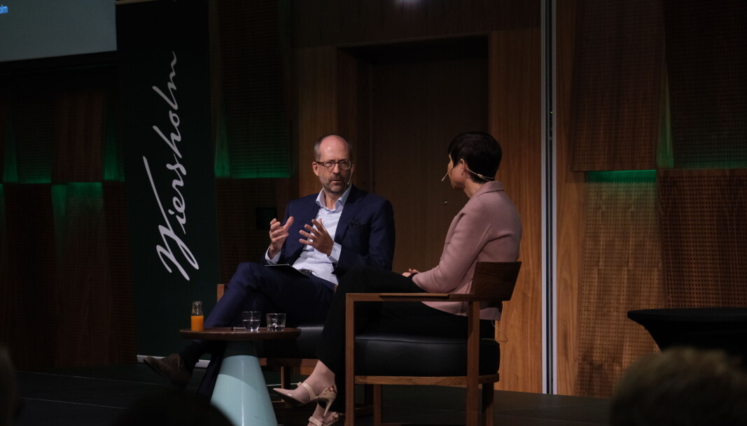 Jan Fougner diskuterte sikkerhetsarbeid med tidligere utenriksminister Ine Eriksen Søreide (H). Jan Fougner diskuterte sikkerhetsarbeid med tidligere utenriksminister Ine Eriksen Søreide (H).