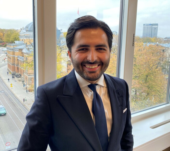 I Brækhus jobber Pamir Ehsas med IT-kontrakter, anskaffelser og andre saker knyttet til juss og teknologi. I Brækhus jobber Pamir Ehsas med IT-kontrakter, anskaffelser og andre saker knyttet til juss og teknologi.