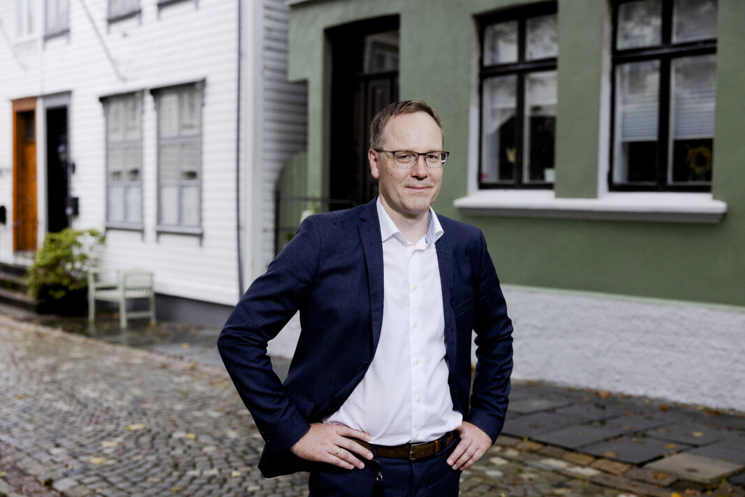 Robert Neverdal fikk møterett for Høyesterett allerede som 33-åring, og ble partner som 35-åring. Robert Neverdal fikk møterett for Høyesterett allerede som 33-åring, og ble partner som 35-åring.