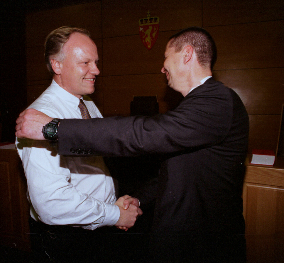 Advokat Sigurd Klomsæt og medforsvarer i Tengs-saken, Erik Nadheim, etter frifinnelsen av fetteren til Birgitte Tengs i Gulating lagmannsrett i 1998.