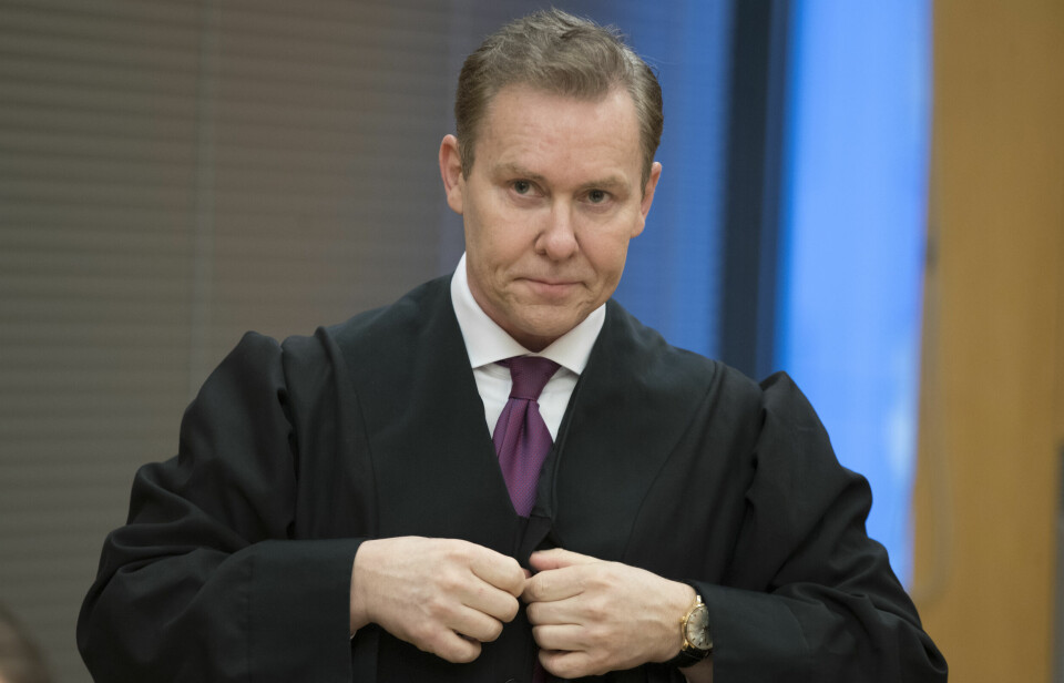 Advokat Per M. Ristvedt tilbakeviser beskyldningene som er rettet mot tidligere MP Erling Ueland i en disiplinærklage. Her i retten i Ølen-saken i 2020.