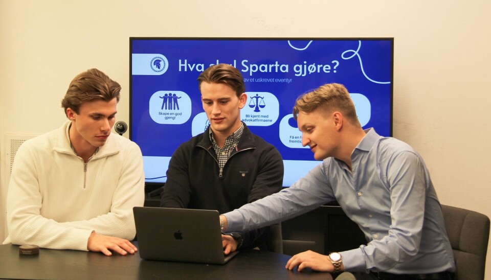 Opplegget for det kommende semesteret planlegges. Jonas Dingstad (til venstre), Nicolas Finstad (i midten) og Elias Wahlstrøm (til høyre).