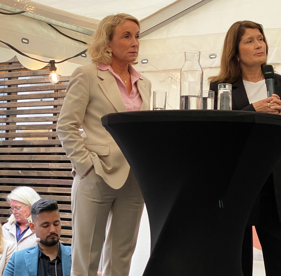 Kristin Fagerheim Hammervik er leder av Advokatforeningens bistandsadvokatutvalg. Til høyre Astrid Helene Nystad, avdelingsleder i barneverntjenesten i Kristiansandregionen.