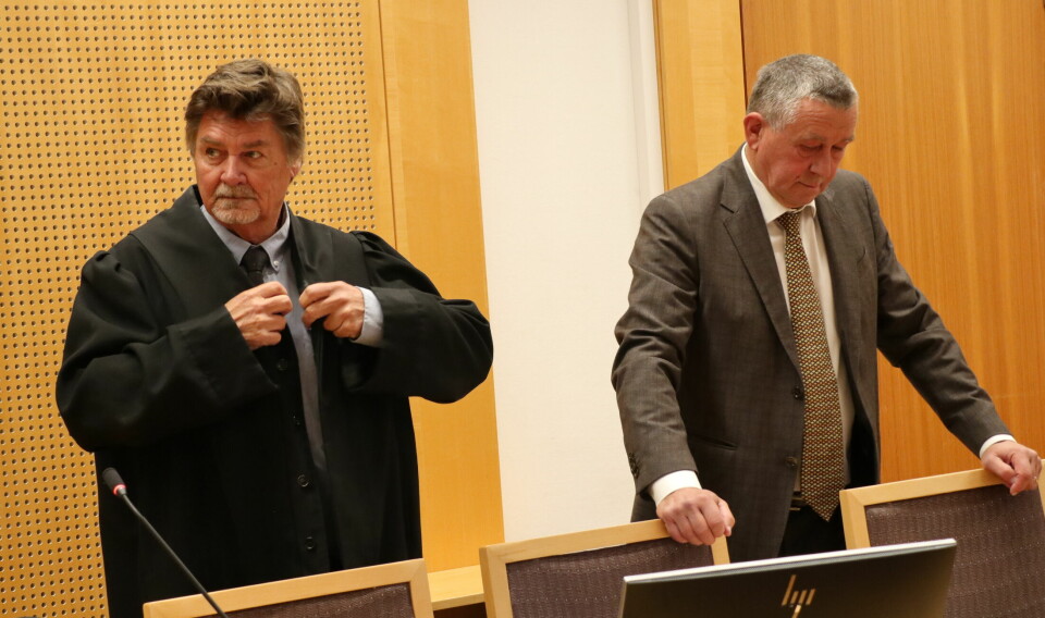Steingrim Wolland er representert av advokat Rune Berg (t.v.).