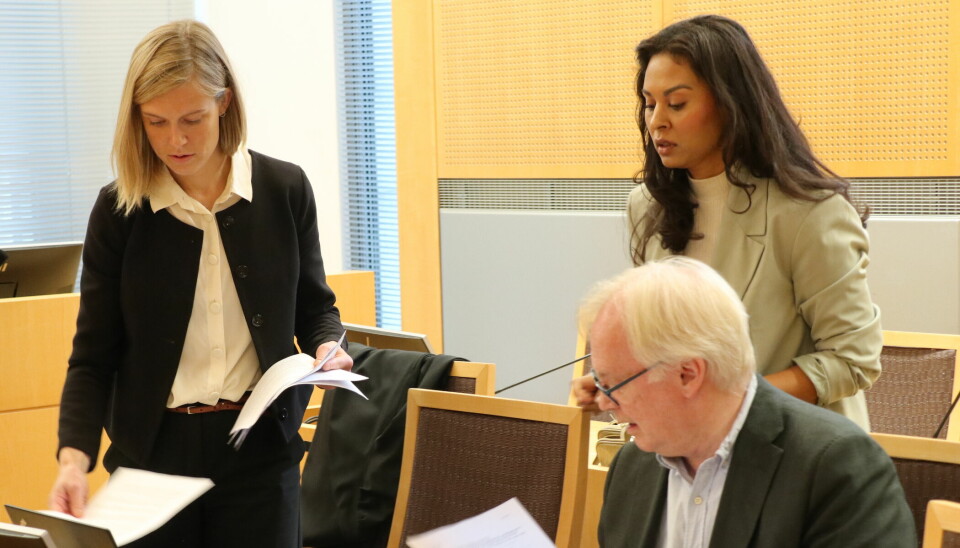 Advokat Mari Vindedal (til v.) representerte Rogstad. Her med styremedlem Sidra Sahar Bhatti og styreleder Olav Braaten. Saken gikk over fire dager i Oslo tingrett.
