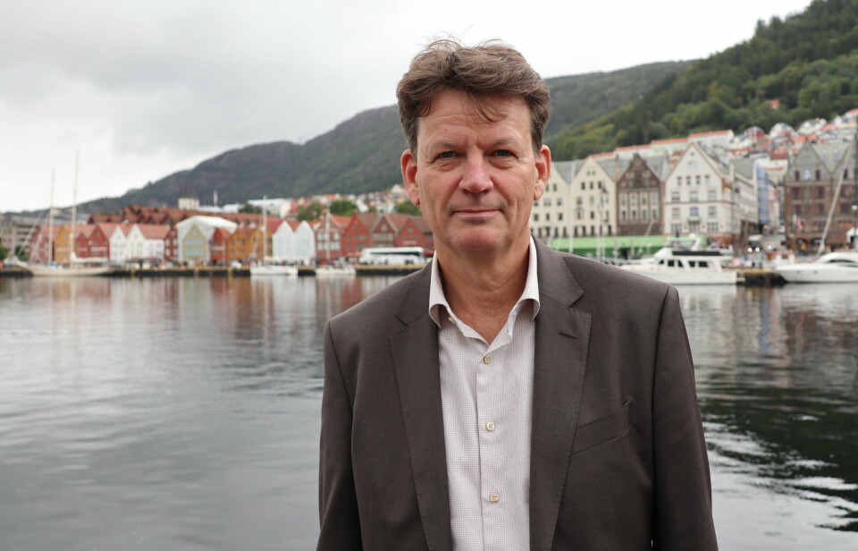 Stiegler-MP Harald Alfsen foran Bryggen i Bergen.
