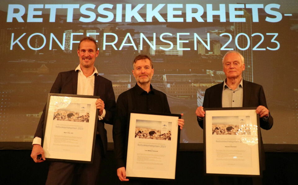 Bjørn Olav Jahr, til venstre, var en av vinnerne av Rettssikkerhetsprisen 2023. Til høyre for han, Lars Mikkel Tronsrud og Halvard Sivertsen.
