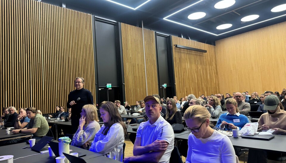 Oppmøtet på Forsvarergruppens høstseminar var rekordhøyt. Anders Brosveet stilte spørsmål til en av foredragsholderne.
